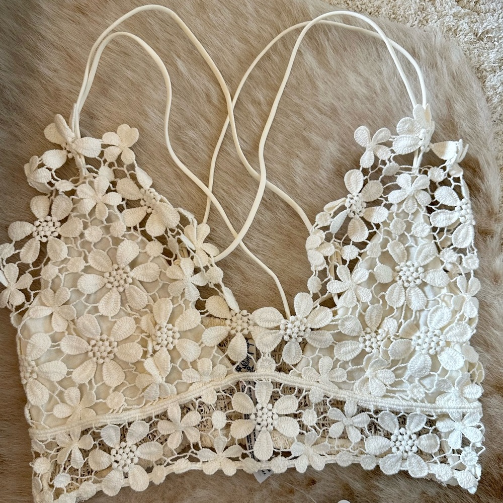 Free People Intimately Miss Dazie Crochet Daisy
Bralette
